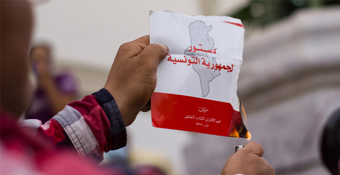 سنة 2021 في تونس: بدأت بقمع المشيشي وانتهت بسلطوية سعيد